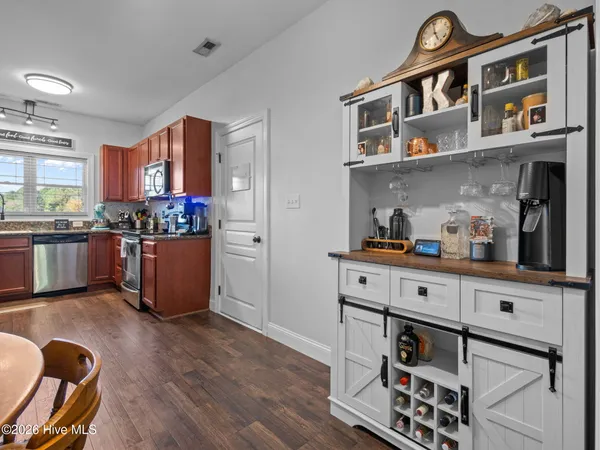 $2,000 | 305 Battery Park Court, Swansboro, NC 28584