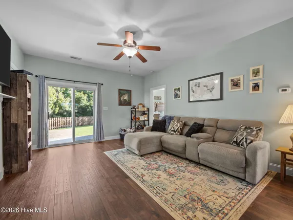 $2,000 | 305 Battery Park Court, Swansboro, NC 28584