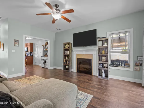 $2,000 | 305 Battery Park Court, Swansboro, NC 28584