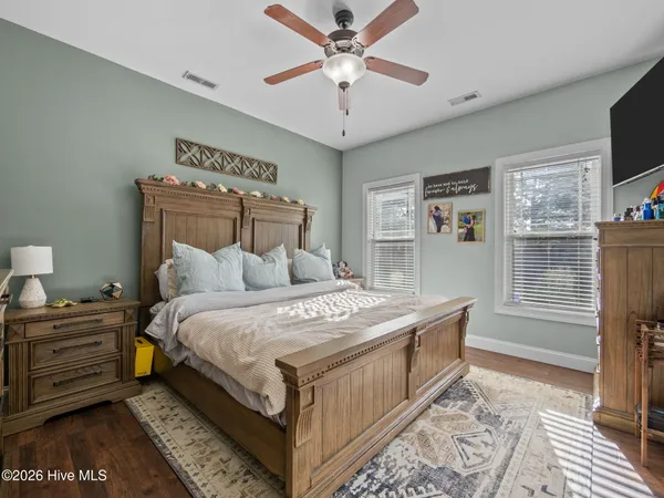 $2,000 | 305 Battery Park Court, Swansboro, NC 28584