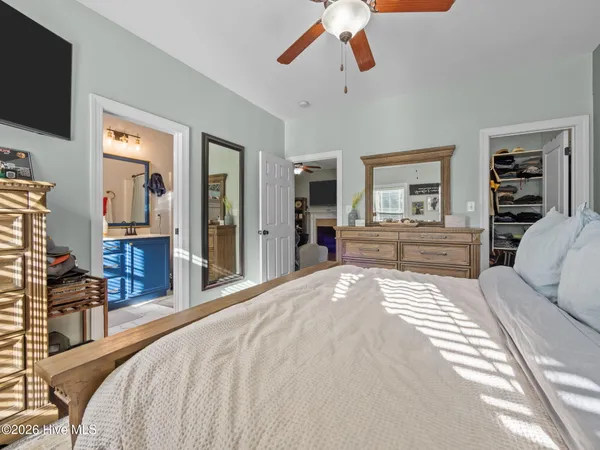 $2,000 | 305 Battery Park Court, Swansboro, NC 28584