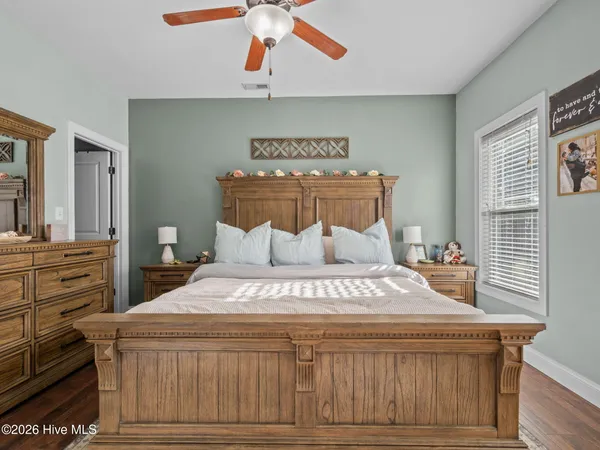 $2,000 | 305 Battery Park Court, Swansboro, NC 28584