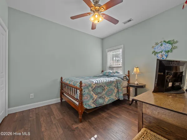 $2,000 | 305 Battery Park Court, Swansboro, NC 28584