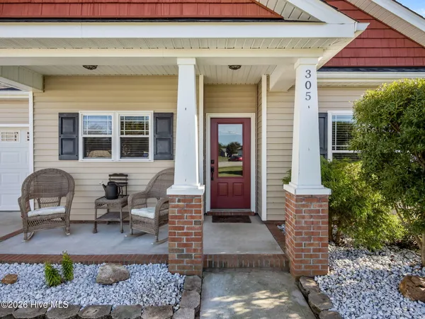 $2,000 | 305 Battery Park Court, Swansboro, NC 28584