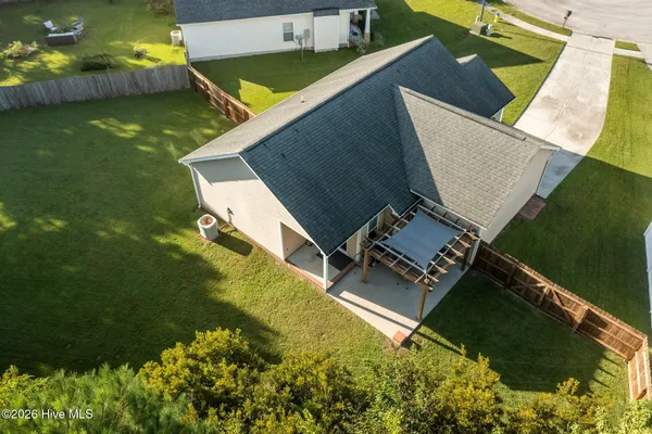 $2,000 | 305 Battery Park Court, Swansboro, NC 28584