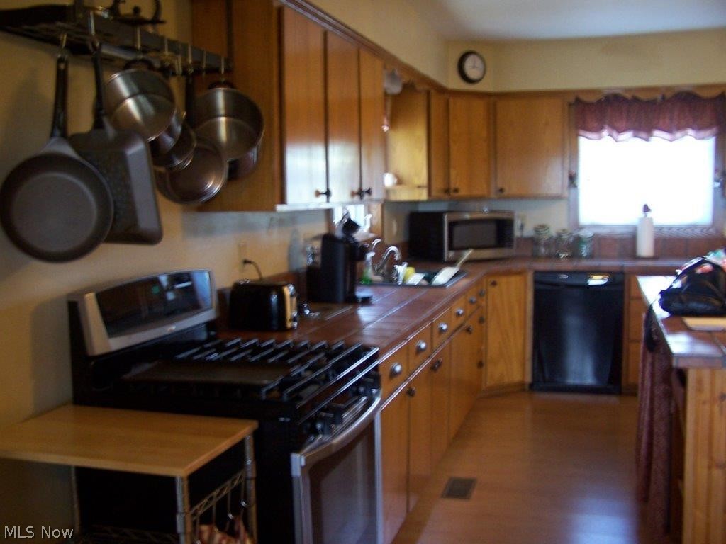 337 Ridgeview Acres Le Roy, WV 25252 - Photo 4 of 20
