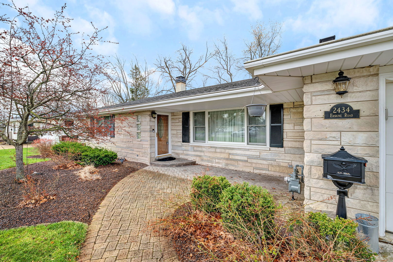 2434 Erskine Road Joliet, IL 60433 - Photo 2 of 28