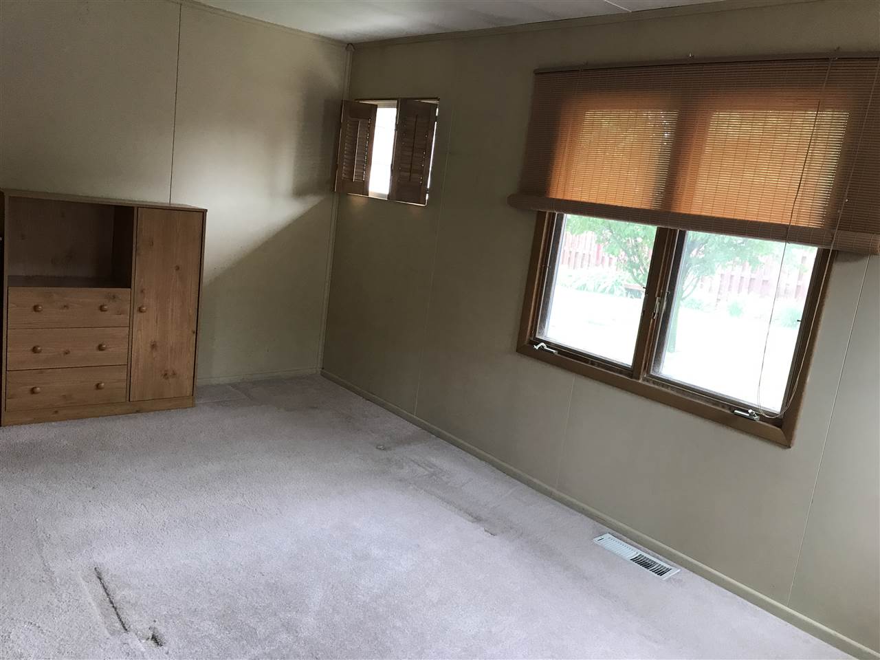 215 North Greenbriar Road Muncie, IN 47304 - Photo 12 of 13 Gallery Image 12