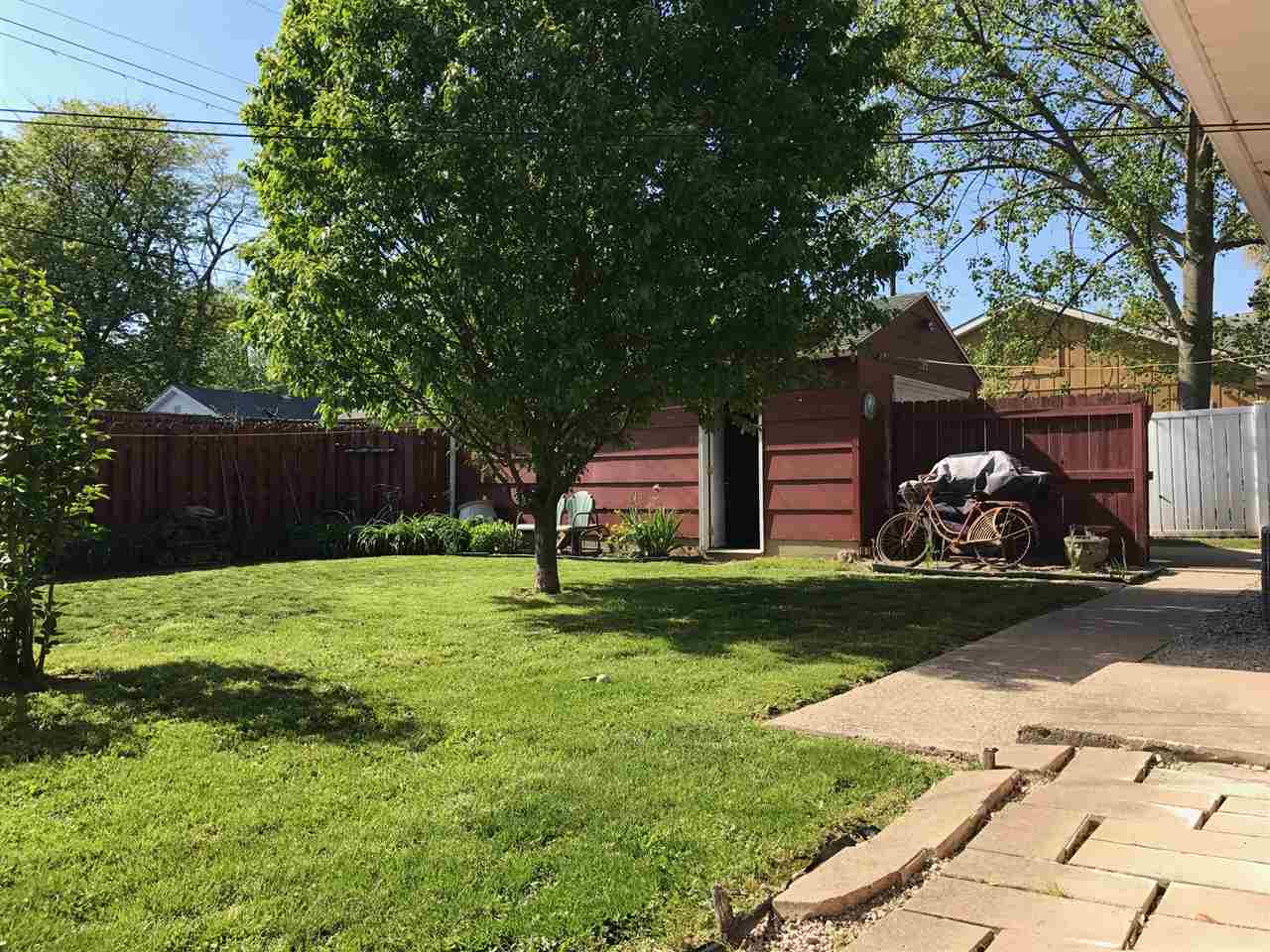 215 North Greenbriar Road Muncie, IN 47304 - Photo 4 of 13 Gallery Image 4