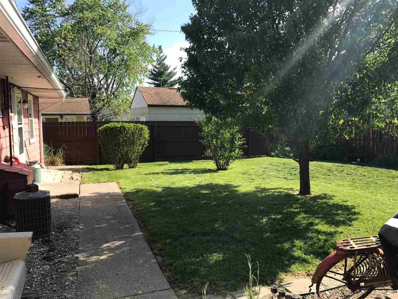 215 North Greenbriar Road Muncie, IN 47304 - Photo 5 of 13 Gallery Image 5