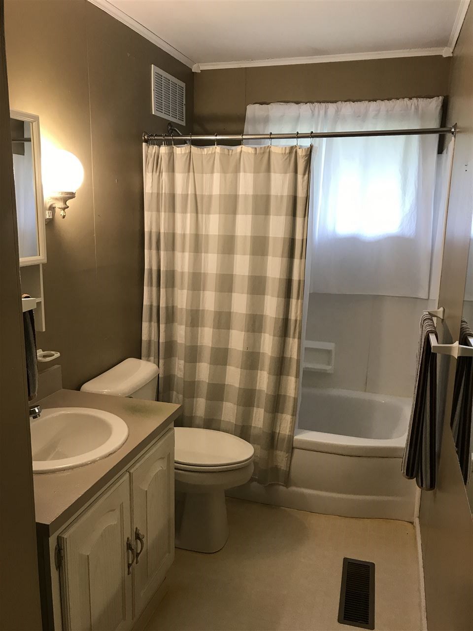 215 North Greenbriar Road Muncie, IN 47304 - Photo 10 of 13 Gallery Image 10
