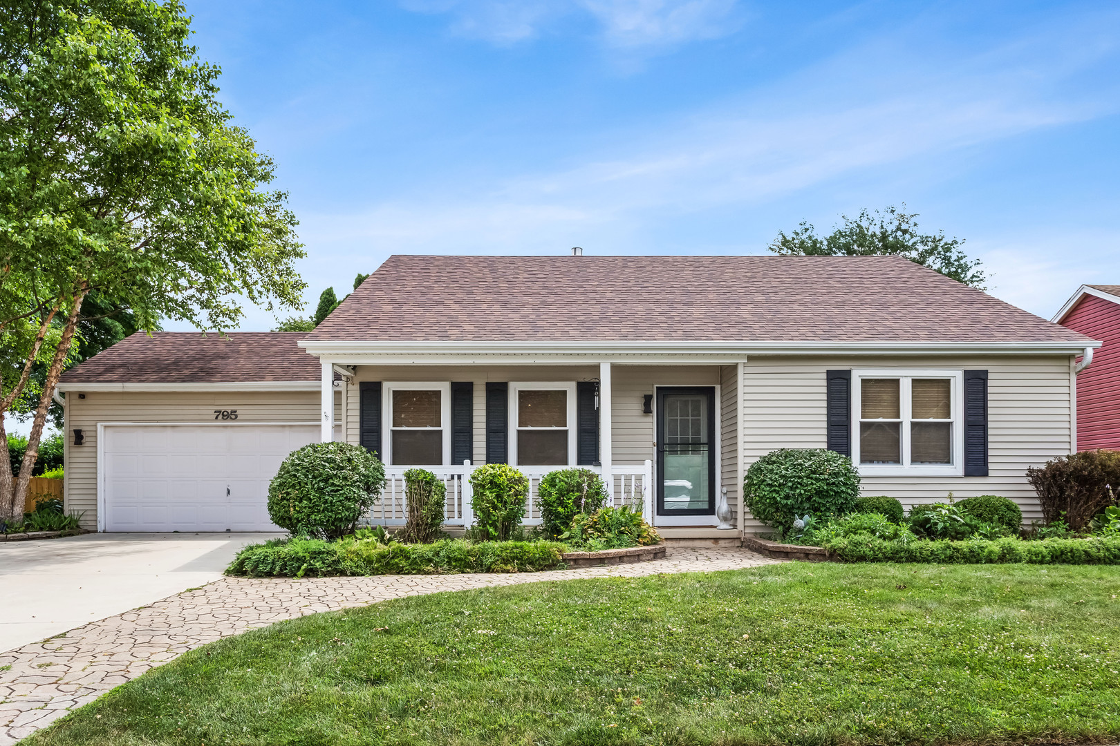 795 Springhill Court Elgin, IL 60120 - Photo 1 of 37 Gallery Image 1