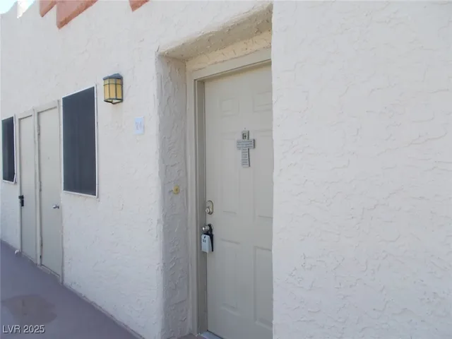 $1,000 | 2064 Mesquite Lane, Unit 304, Laughlin, NV 89029