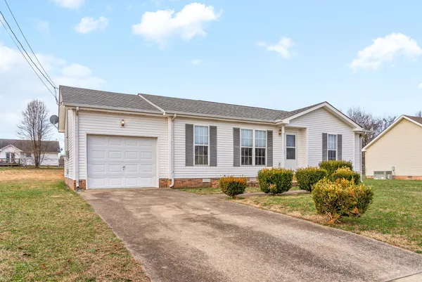 $1,195 | 312 Hunter Owens Court, Oak Grove, KY 42262