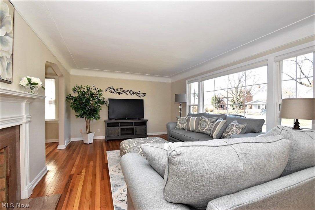 2235 Barrington Road Cleveland, OH 44118 - Photo 4 of 15