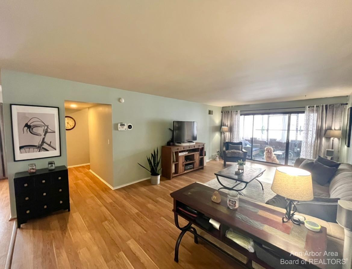 1325 South Maple Road Ann Arbor, MI 48103 - Photo 3 of 29 Photo 3