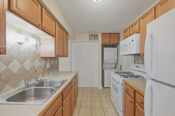 $2,250 | 460 North Lake Shore Drive, Unit 460, Palatine, IL 60067