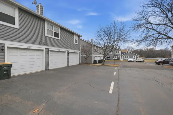 $2,250 | 460 North Lake Shore Drive, Unit 460, Palatine, IL 60067