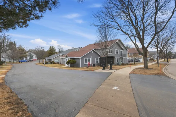 $2,250 | 460 North Lake Shore Drive, Unit 460, Palatine, IL 60067