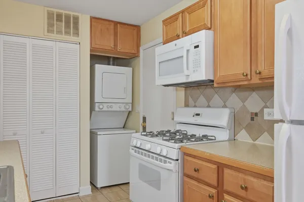 $2,250 | 460 North Lake Shore Drive, Unit 460, Palatine, IL 60067