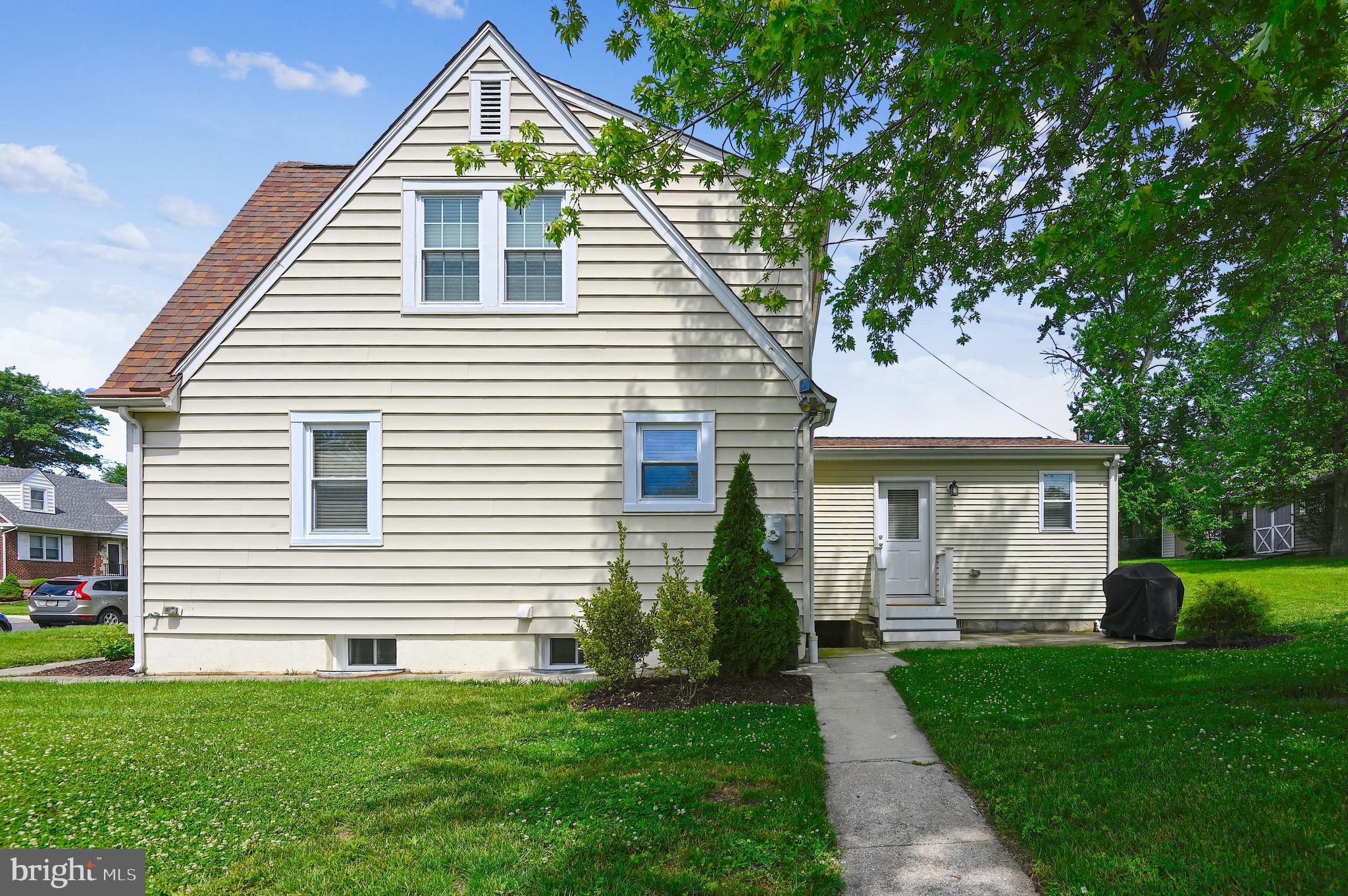 1111 Vernon Avenue Baltimore, MD 21229 - Photo 2 of 27 Side view