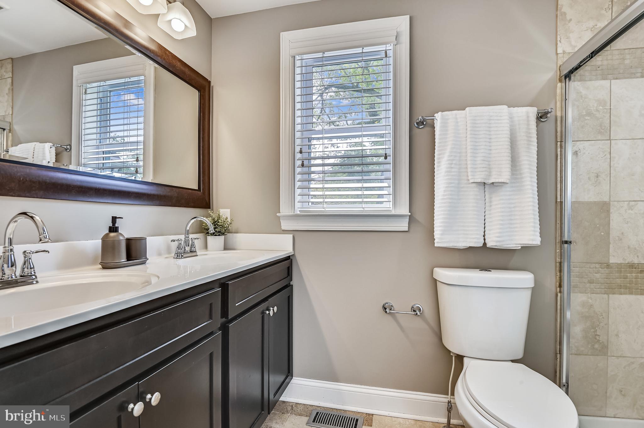 1111 Vernon Avenue Baltimore, MD 21229 - Photo 15 of 27 Primary bathroom