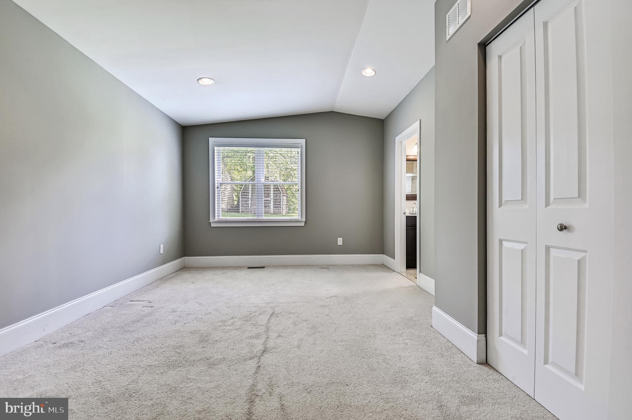 1111 Vernon Avenue Baltimore, MD 21229 - Photo 16 of 27 Primary bedroom