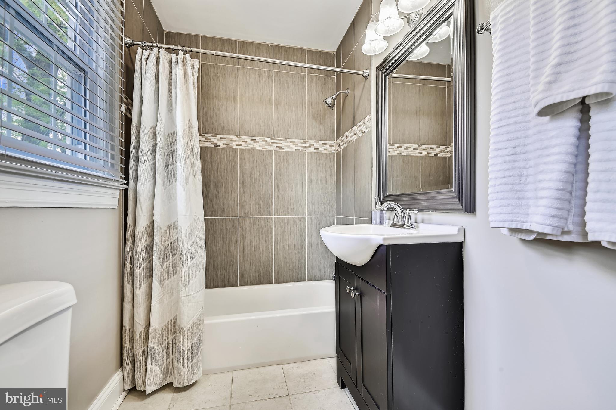 1111 Vernon Avenue Baltimore, MD 21229 - Photo 18 of 27 Bathroom