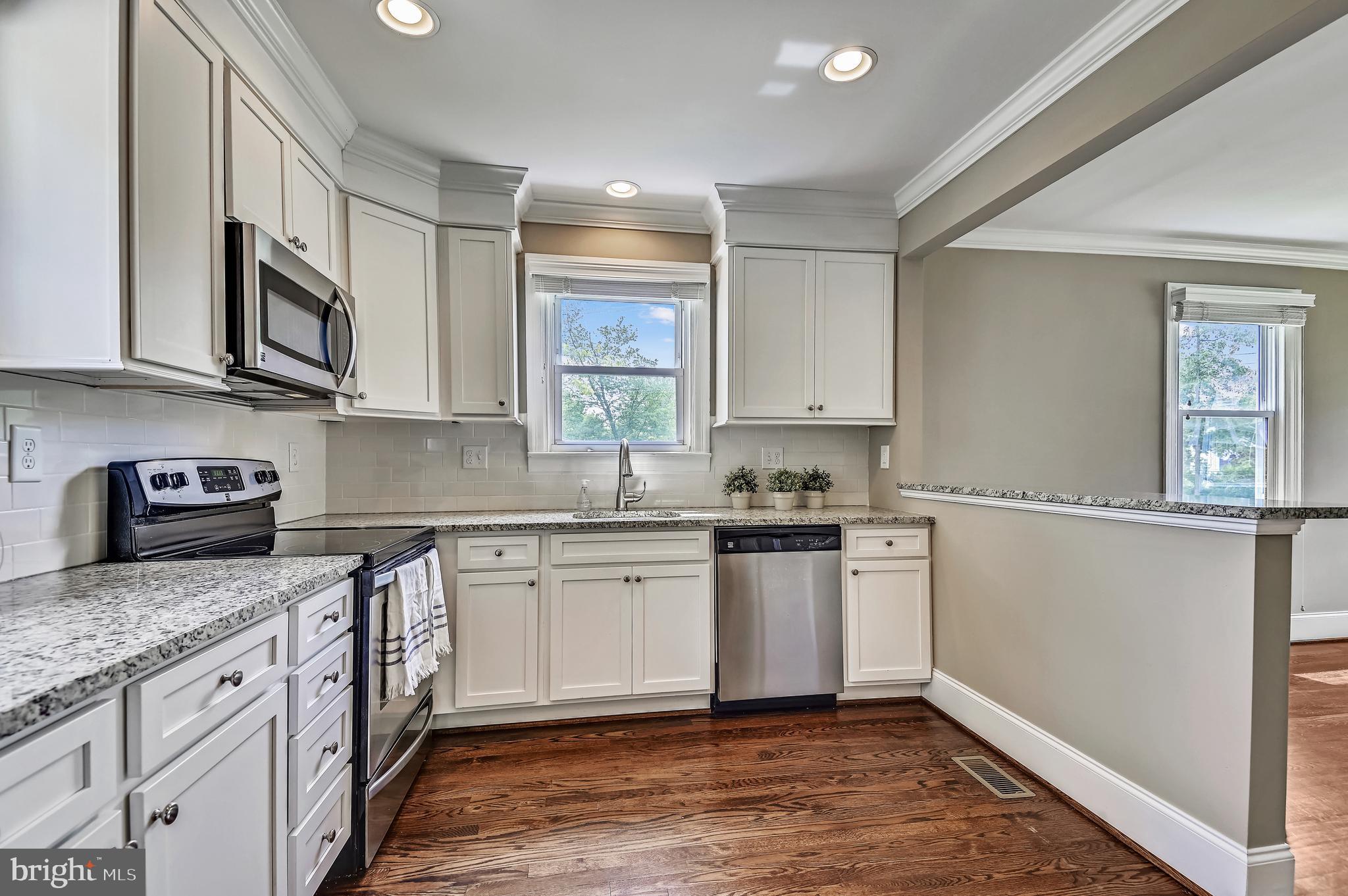 1111 Vernon Avenue Baltimore, MD 21229 - Photo 7 of 27 Kitchen