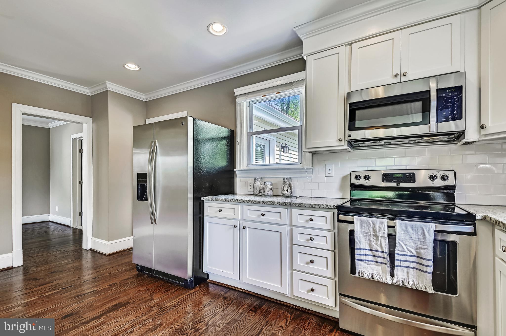 1111 Vernon Avenue Baltimore, MD 21229 - Photo 8 of 27 Kitchen