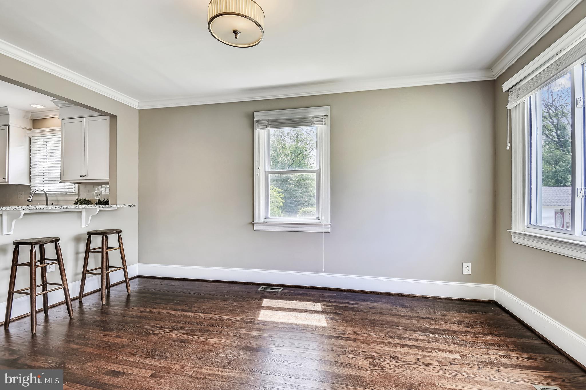 1111 Vernon Avenue Baltimore, MD 21229 - Photo 10 of 27 Dining room
