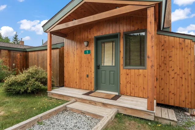 $819,000 | 5 Gray Fox Lane, Unit 1042, Sandy River Plt, ME 04970