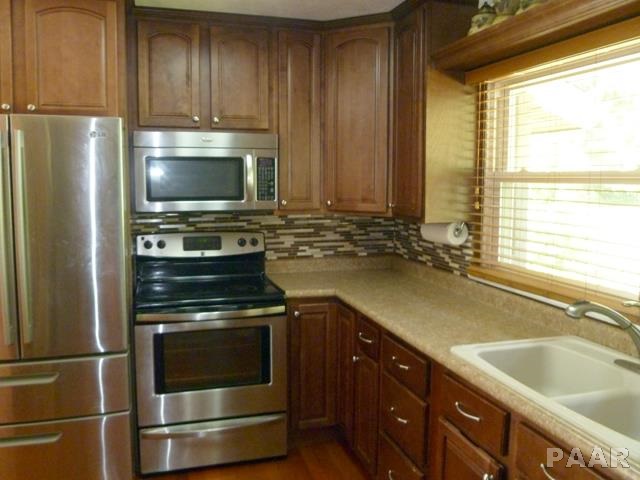 344 West Stonegate Road Peoria, IL 61614 - Photo 14 of 19 Gallery Image 14