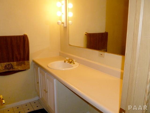 344 West Stonegate Road Peoria, IL 61614 - Photo 6 of 19 Gallery Image 6