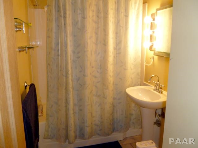 344 West Stonegate Road Peoria, IL 61614 - Photo 7 of 19 Gallery Image 7
