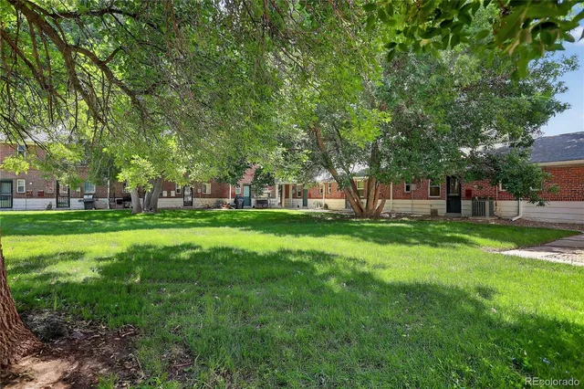 a view of a house with a backyard