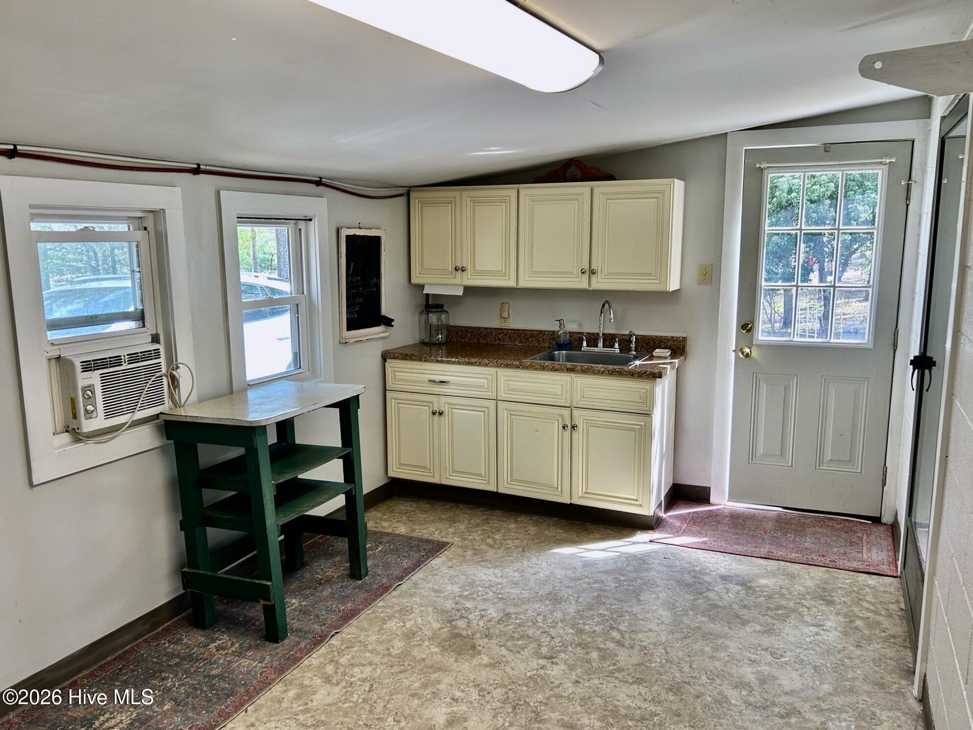 194 Poole Road Rockingham, NC 28379 - Photo 27 of 54 guest space