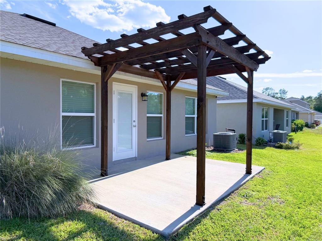 4549 Southeast 25th Loop Ocala, FL 34480 - Photo 18 of 25 a view of a porch with a backyard
