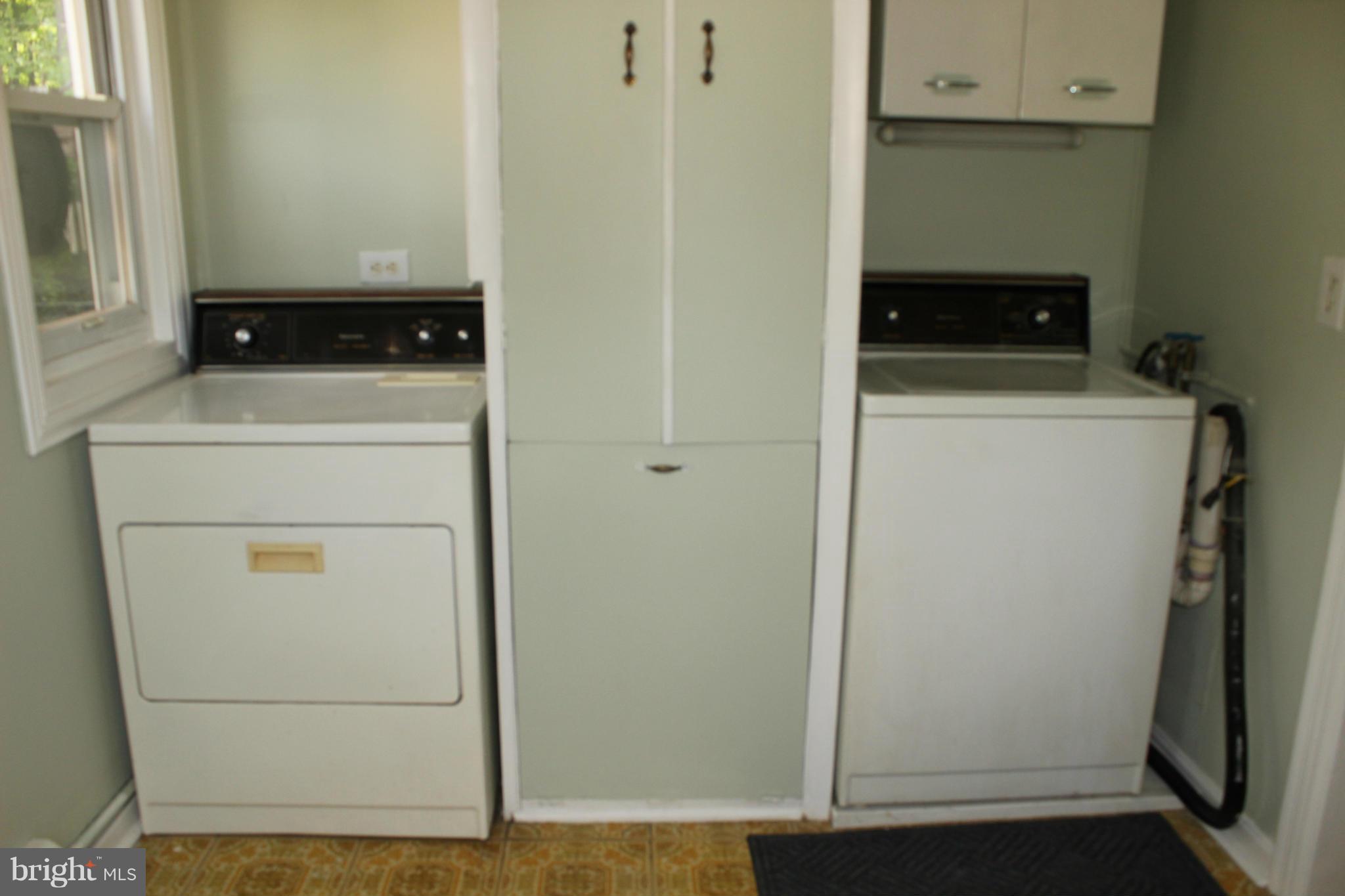 7726 Garrison Road Hyattsville, MD 20784 - Photo 20 of 25 Washer and dryer conveys