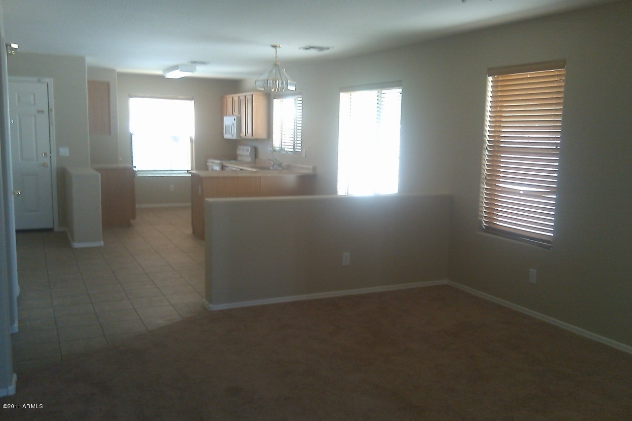 1642 West Pecan Road Phoenix, AZ 85041 - Photo 3 of 6 living room
