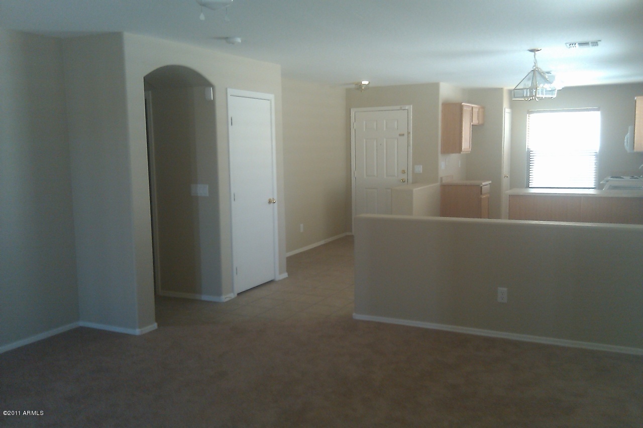 1642 West Pecan Road Phoenix, AZ 85041 - Photo 6 of 6 breakfast room
