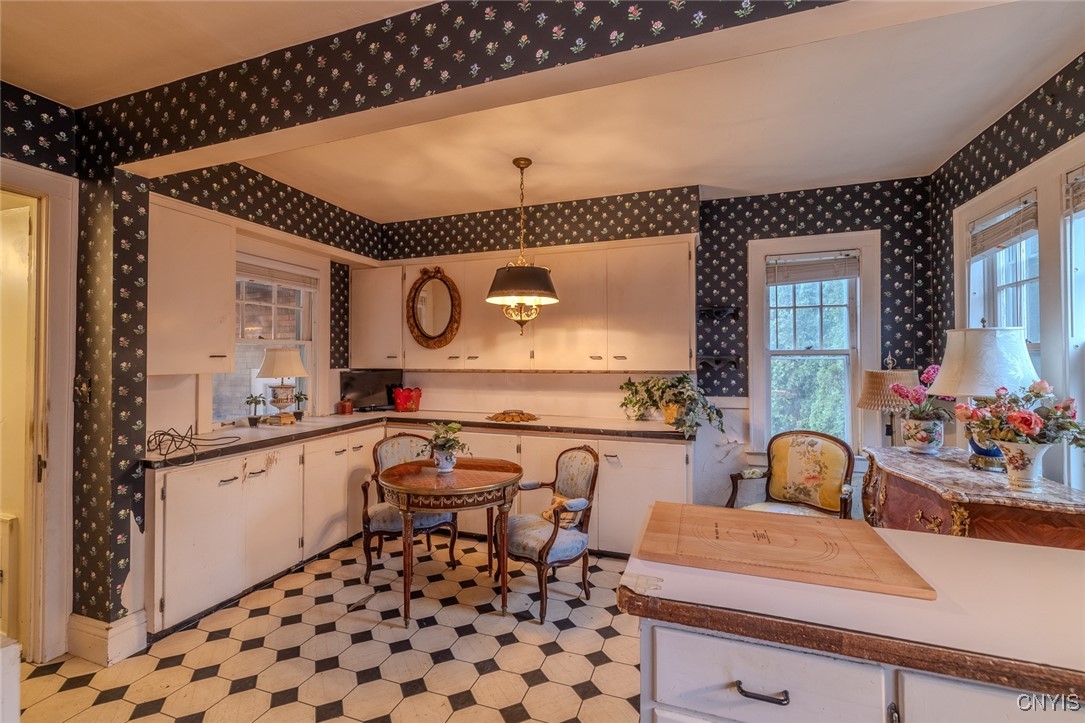 628 Rugby Road Syracuse, NY 13203 - Photo 11 of 47