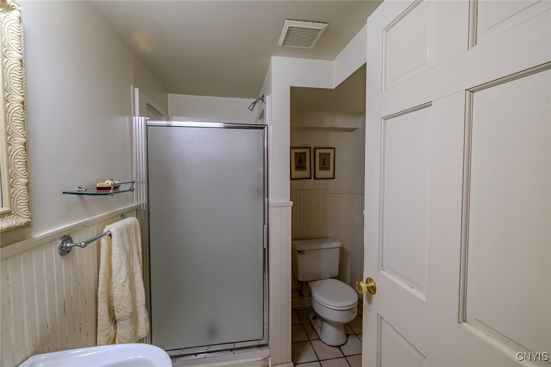 628 Rugby Road Syracuse, NY 13203 - Photo 33 of 47 Basement Bath