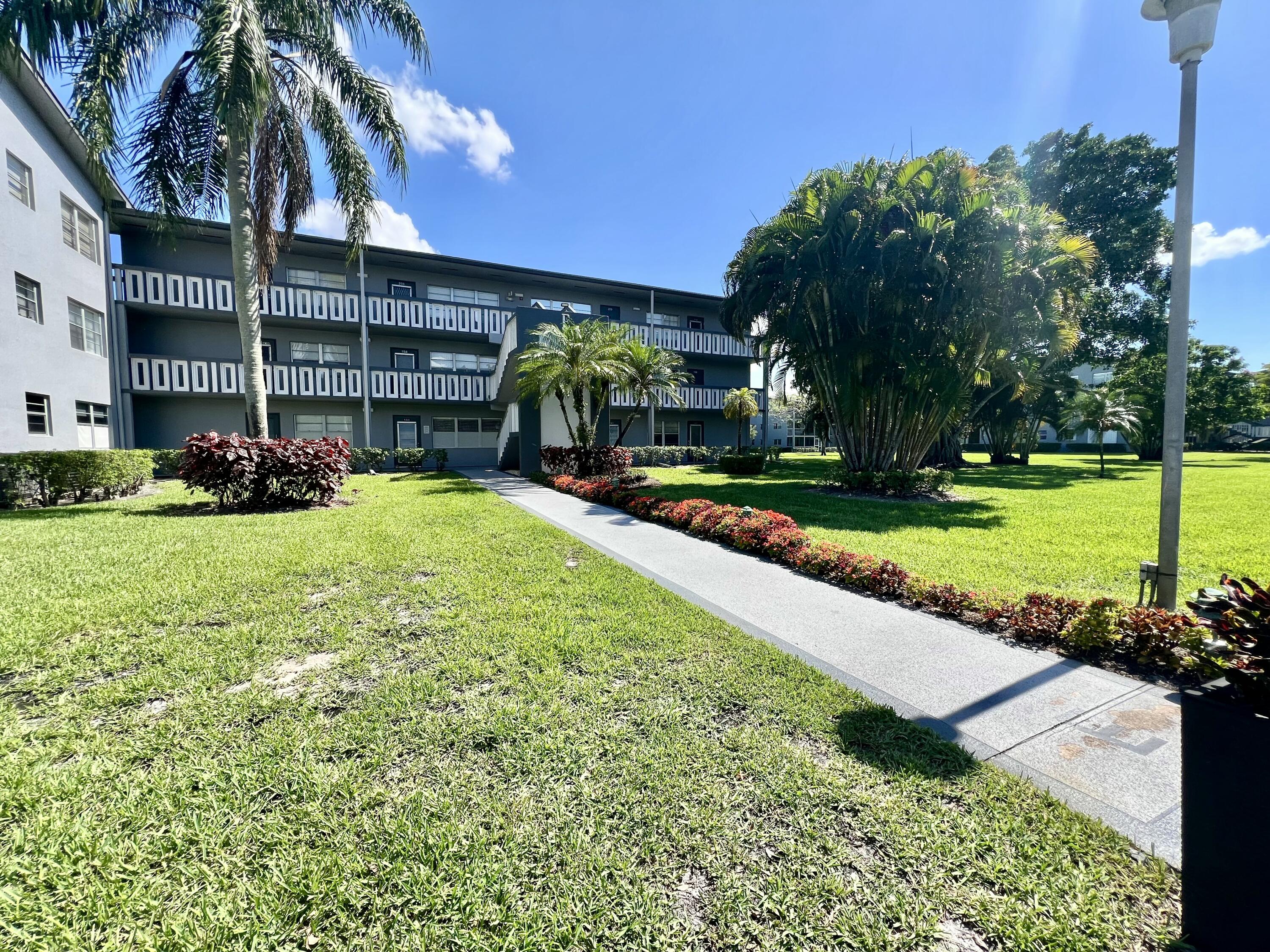 209 Suffolk F Boca Raton, FL 33434 - Photo 2 of 25 Suffolk E