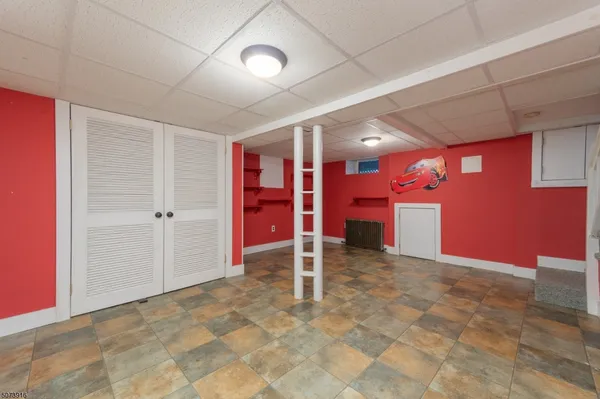 a view of a livingroom with a garage