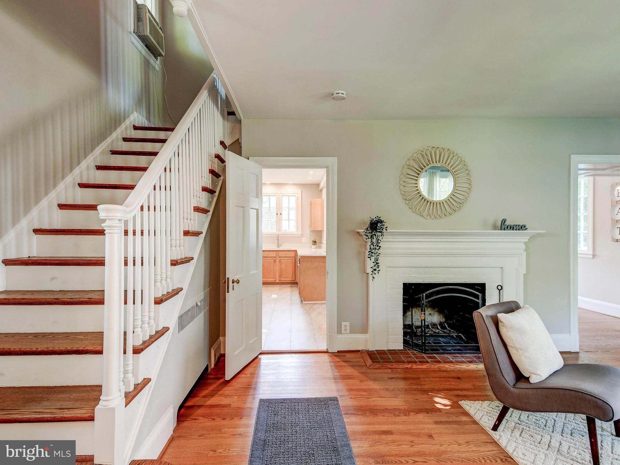 323 Taplow Road Baltimore, MD 21212 - Photo 21 of 41 Living Room