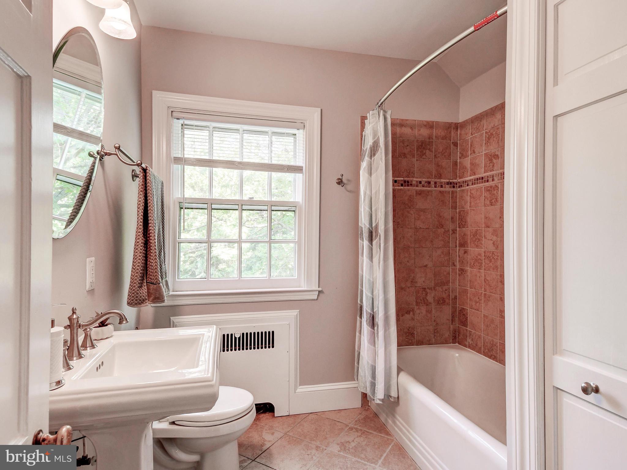 323 Taplow Road Baltimore, MD 21212 - Photo 30 of 41 Renovated Full Bath