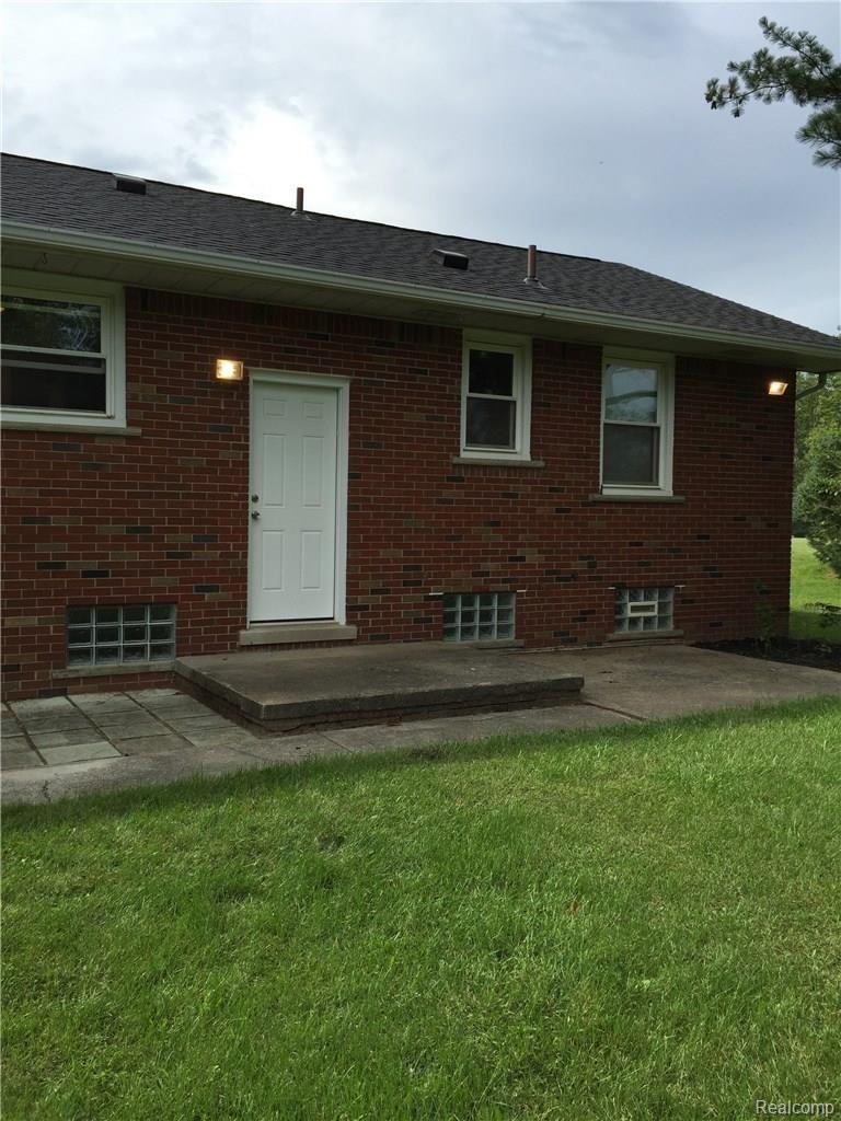 19923 Karr Road Belleville, MI 48111 - Photo 30 of 45 448.JPG