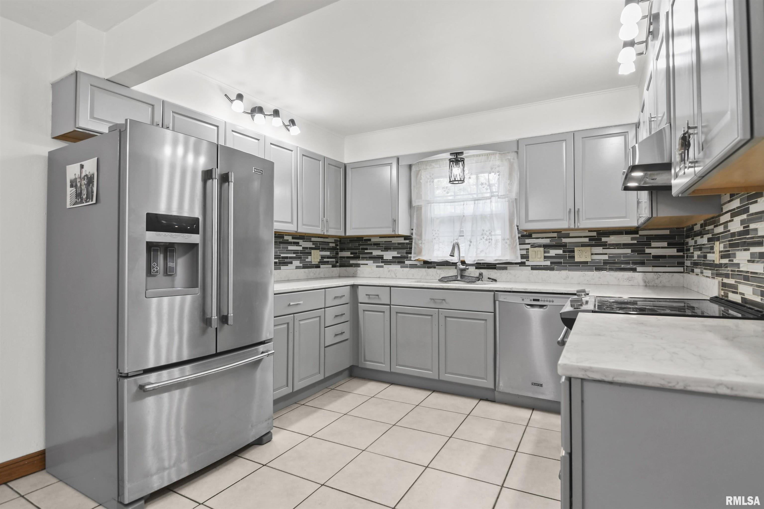 123 North Douglas Avenue Springfield, IL 62702 - Photo 8 of 39