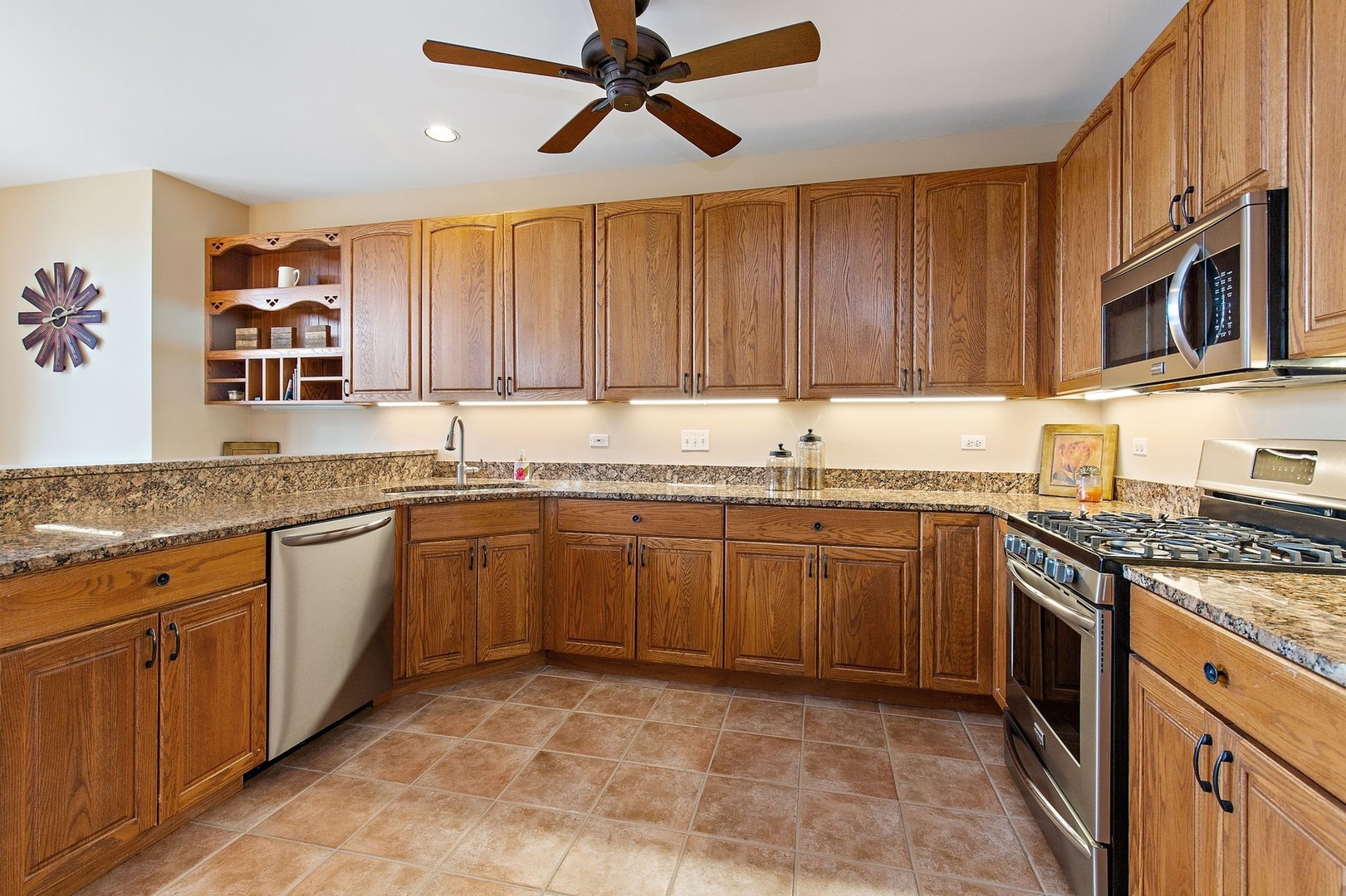 10 Riviera Court Lake In The Hills, IL 60156 - Photo 11 of 42